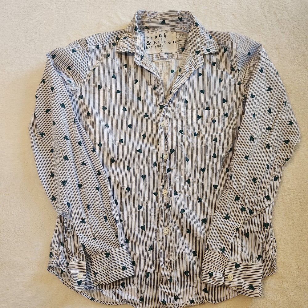 Frank & Eileen Barry Blue Stripe Green Hearts Crinkle Shirt - Size Small - EUC